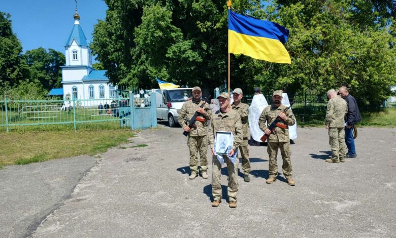 Бобровицька громада провела в останню дорогу загиблого Героя