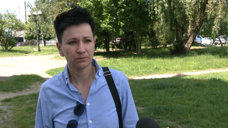 "Вирішили покращити життя тваринок": у Чернігові молодята замість квітів зібрали корм для безпритульних собак та котів