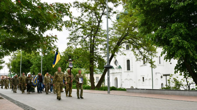 На Чернігівщині провели в останню путь трьох бійців: Юрія Костіва, Олександра Супруненка та Сергія Тюпу