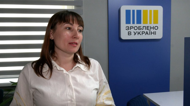 "Це не робота, а кайф": за грант для молоді 21-річна чернігівка відкрила власну студію розтяжки та аеростретчингу