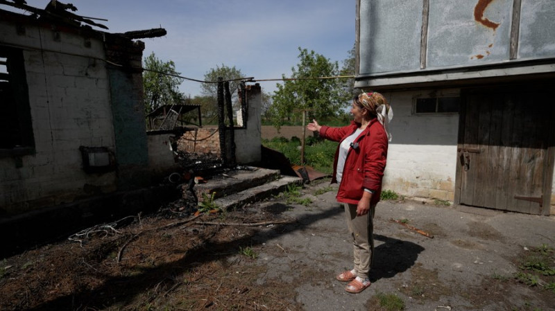 Купили хату, а вона згоріла: як живе багатодітна сім'я у селі на Чернігівщині