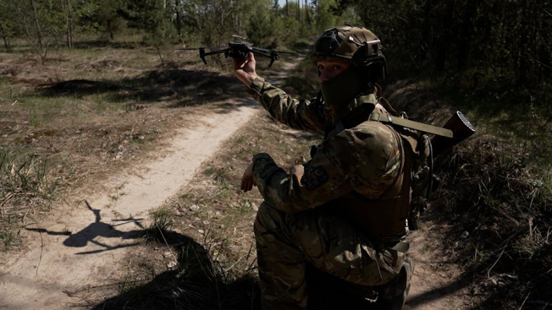 Виявляють і знищують ДРГ та вражають укріплення росіян: як несуть службу пілоти БпЛА на Чернігівщині