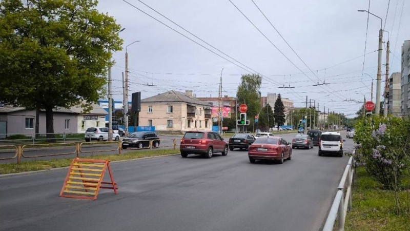 На проспекті Грушевського у Чернігові стався порив водопроводу: перелік адрес, де можливі незручності
