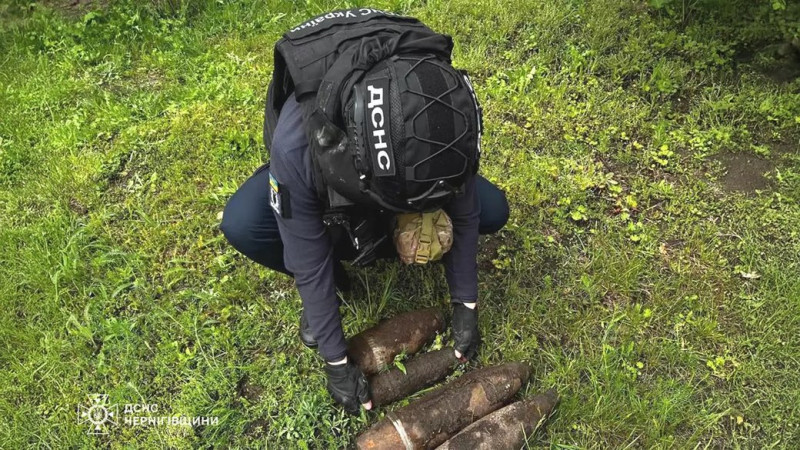 На Чернігівщині виявили та знищили п'ять боєприпасів