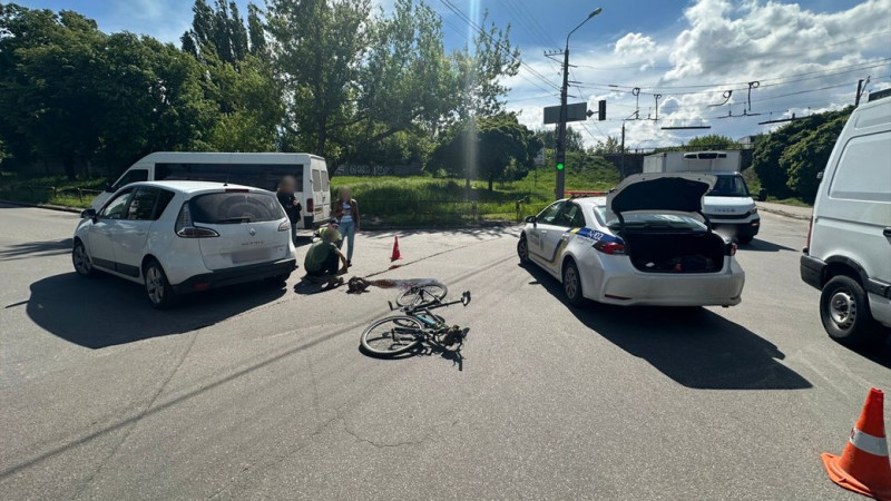 На Чернігівщині 21-річний чоловік викрав автівку та в стані алкогольного сп'яніння спричинив ДТП, — поліція