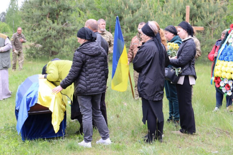 На Чернігівщині попрощалися із захисником, який загинув на Донеччині