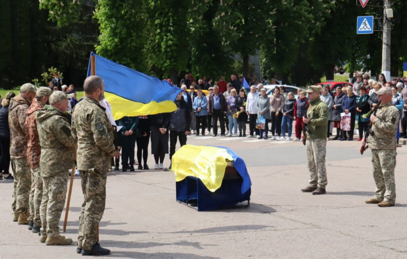 На Чернігівщині попрощалися із захисником, який загинув на Донеччині