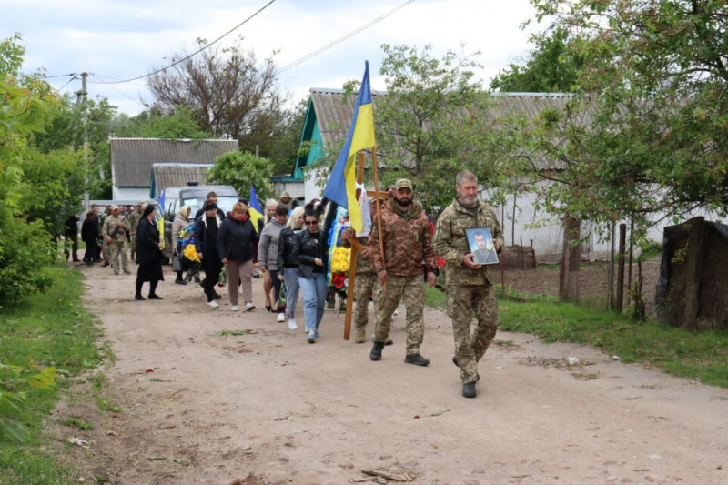 На Чернігівщині попрощалися із захисником, який загинув на Донеччині