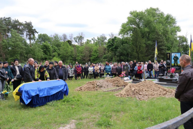На Чернігівщині попрощалися із захисником, який загинув на Донеччині