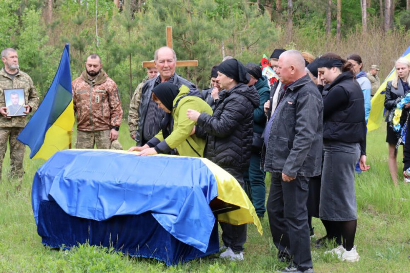 На Чернігівщині попрощалися із захисником, який загинув на Донеччині