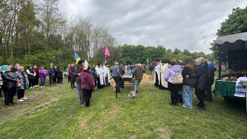 На Чернігівщині прощалися із військовим, який загинув на Донеччині від ворожого ФПВ-дрона