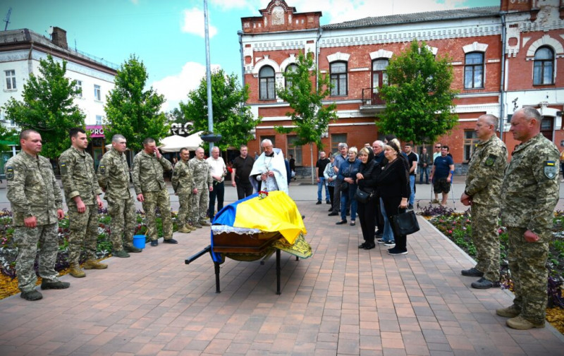 На Чернігівщині провели в останню путь захисника