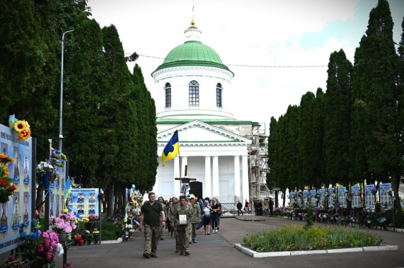 На Чернігівщині провели в останню путь захисника