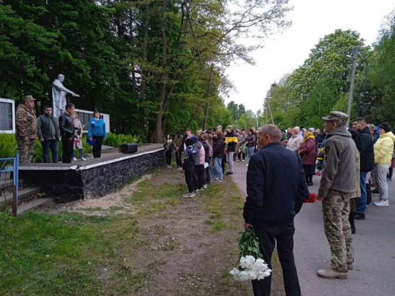 На Чернігівщині увічнили пам’ять молодшого сержанта, який загинув на Донеччині