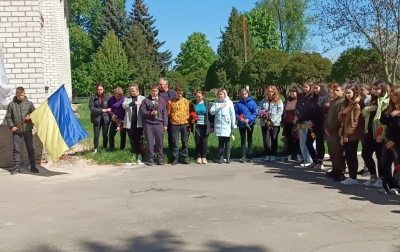 На Чернігівщині встановили пам’ятну дошку на честь загиблого воїна