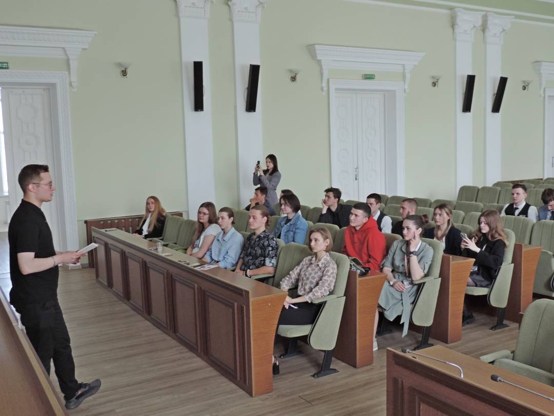 «Політична арена» у Чернігові: молодь вивчала інструменти участі у місцевому самоврядуванні