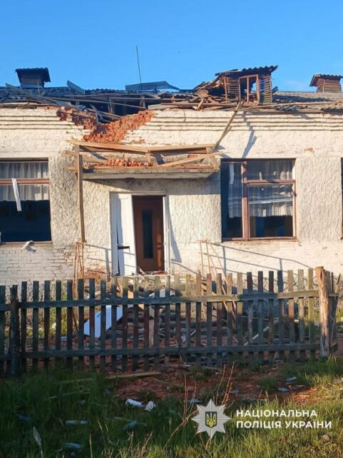 Пошкоджено будівлю школи: ворожі безпілотники влучили в цивільні об’єкти на Чернігівщині (Фото)