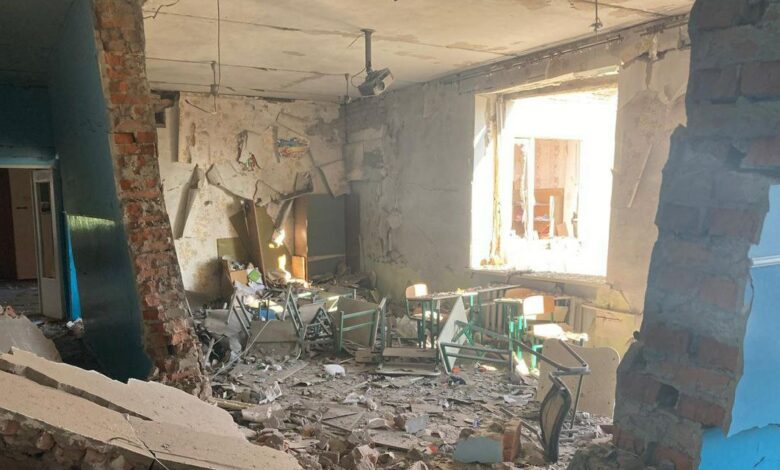 Пошкоджено будівлю школи: ворожі безпілотники влучили в цивільні об’єкти на Чернігівщині (Фото)