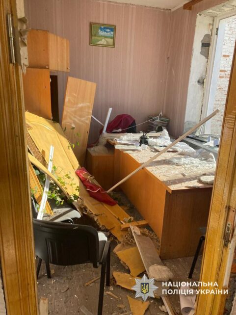 Пошкоджено будівлю школи: ворожі безпілотники влучили в цивільні об’єкти на Чернігівщині (Фото)