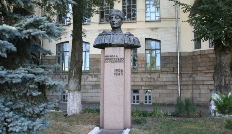 Позбавлений охоронного статусу: про подальшу долю пам’ятника Попудренку в Чернігові