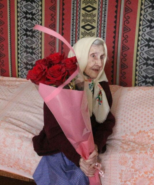 Пройшла крізь війну, втрати та тяжку працю: жителька Чернігівщини відзначає 100-річний ювілей