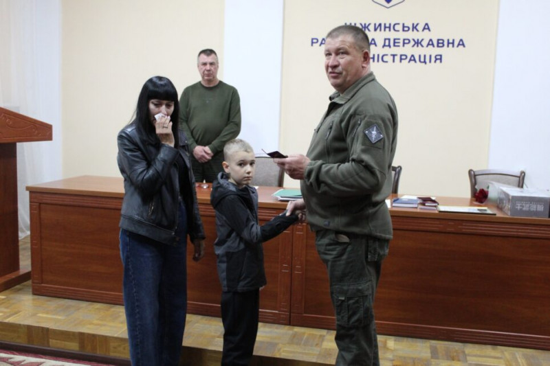 Родині загиблого воїна з Чернігівщини вручили посмертну нагороду (Фото)