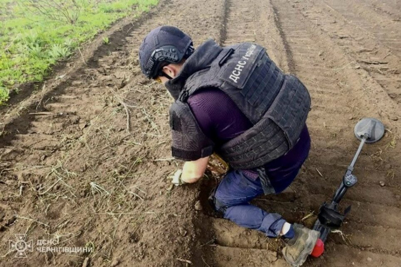 Сапери Чернігівщини розміновують деокуповані території Харківщини (Фото)