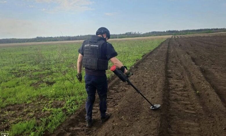 Сапери Чернігівщини розміновують деокуповані території Харківщини (Фото)