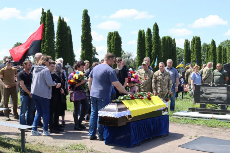 У громаді на Чернігівщині попрощалися із загиблим на Донеччині воїном