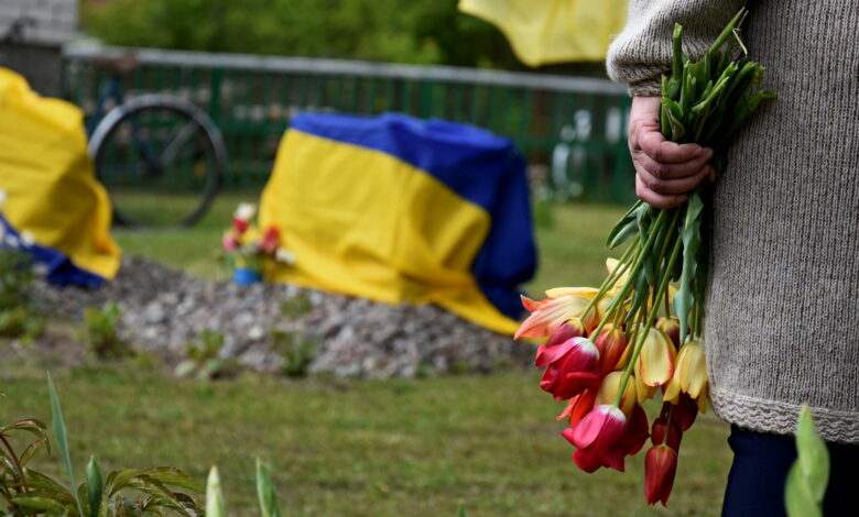 У селі на Чернігівщині встановили пам’ятні дошки двом однокласникам, полеглим на Донеччині (Фото)
