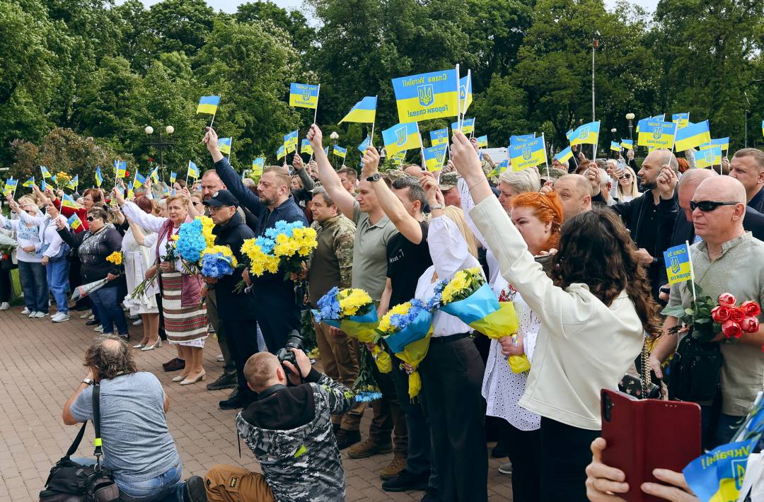 За ініціативи родин загиблих воїнів у Чернігові встановили меморіальний знак