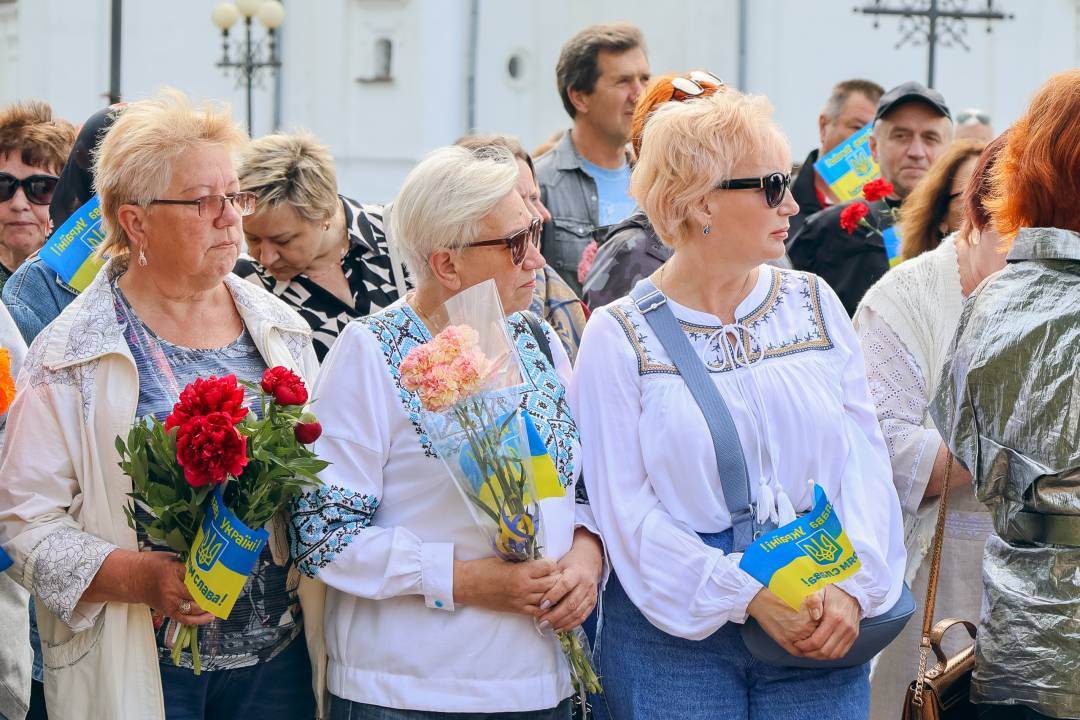 За ініціативи родин загиблих воїнів у Чернігові встановили меморіальний знак