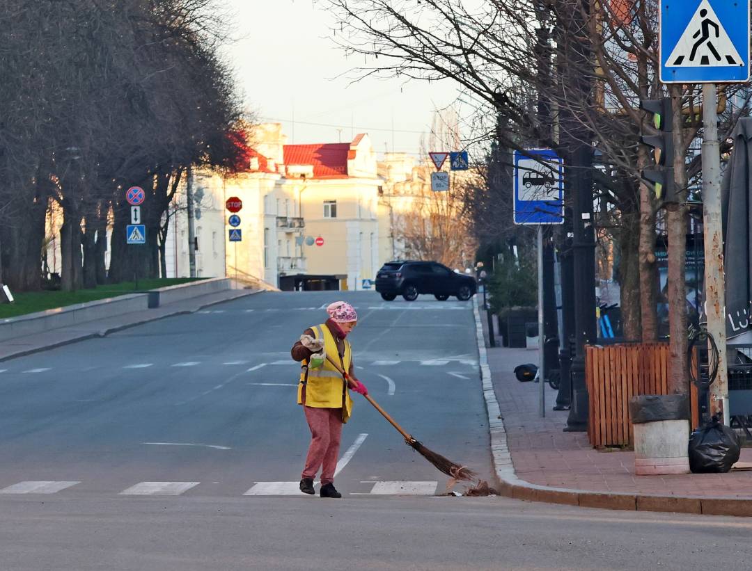 Запрошуємо на роботу: КП «АТП-2528» шукає водіїв, трактористів та прибиральників