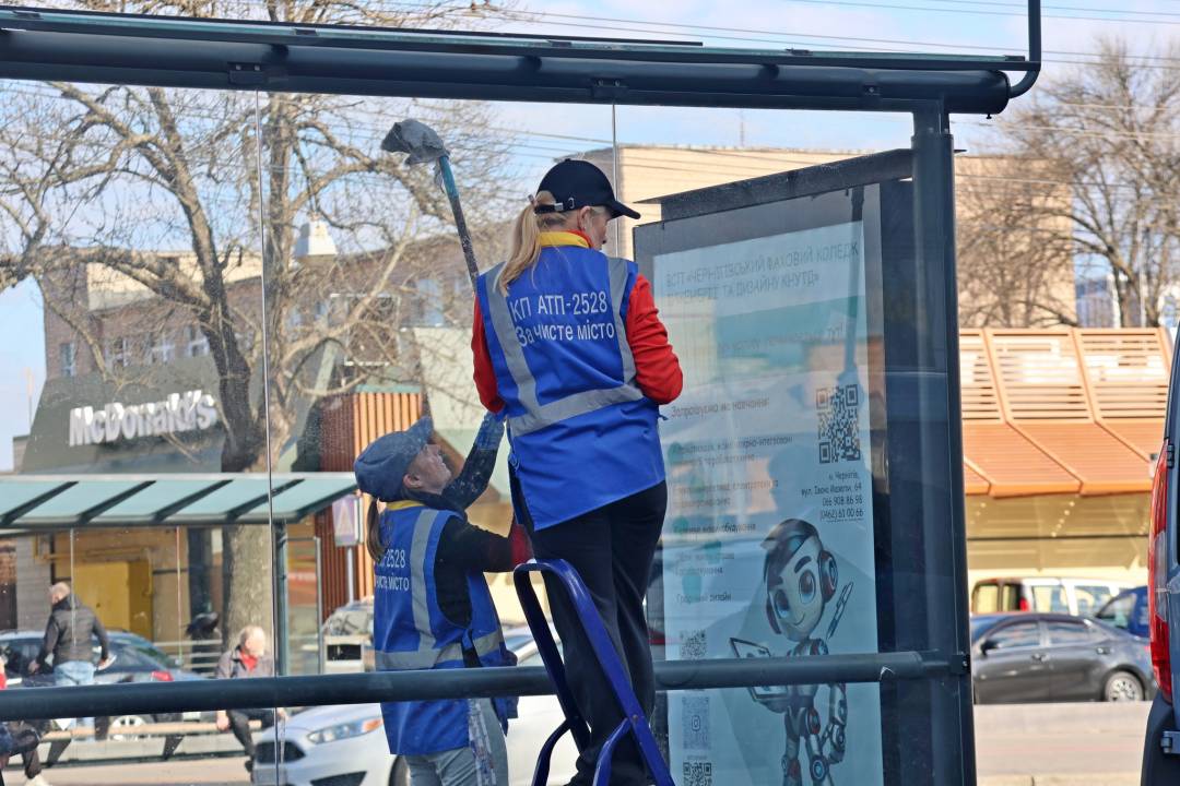 Запрошуємо на роботу: КП «АТП-2528» шукає водіїв, трактористів та прибиральників