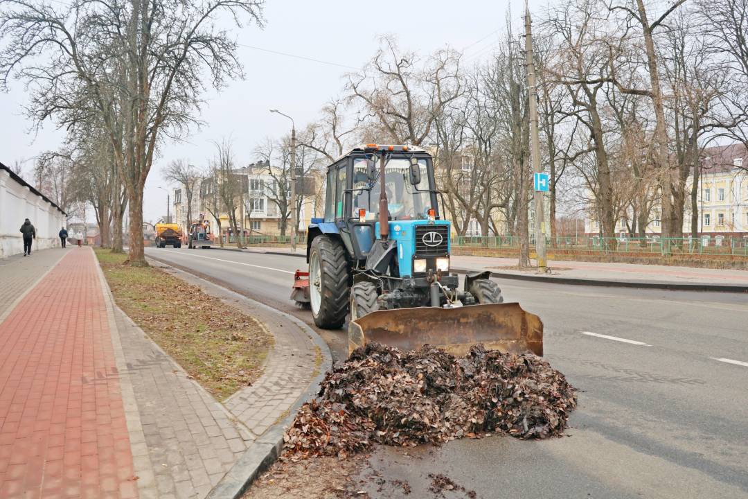 Запрошуємо на роботу: КП «АТП-2528» шукає водіїв, трактористів та прибиральників