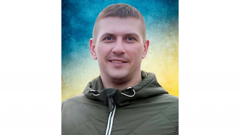 На Чернігівщині в останню путь провели трьох військових, які загинули під час виконання бойових завдань