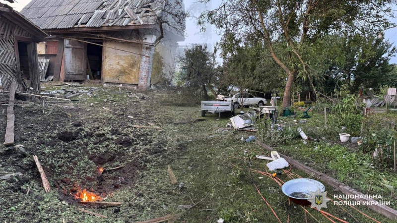 Два чоловіки зазнали поранень, пошкоджені будинок та автомобілі: наслідки атаки російських БпЛА на Чернігівщині