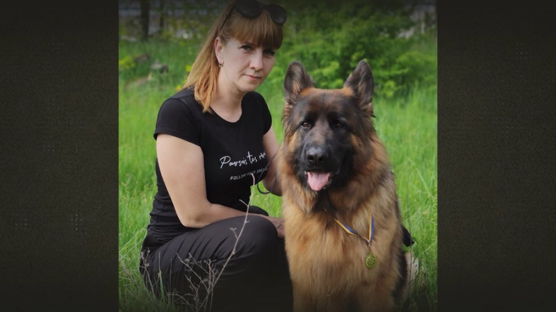 У Прилуках на Чернігівщині попрощалися з родиною, у будинок якої поцілив російський "шахед"