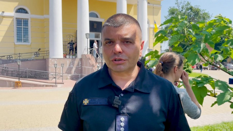 У Прилуках на Чернігівщині попрощалися з родиною, у будинок якої поцілив російський "шахед"