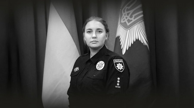 У Прилуках на Чернігівщині попрощалися з родиною, у будинок якої поцілив російський "шахед"