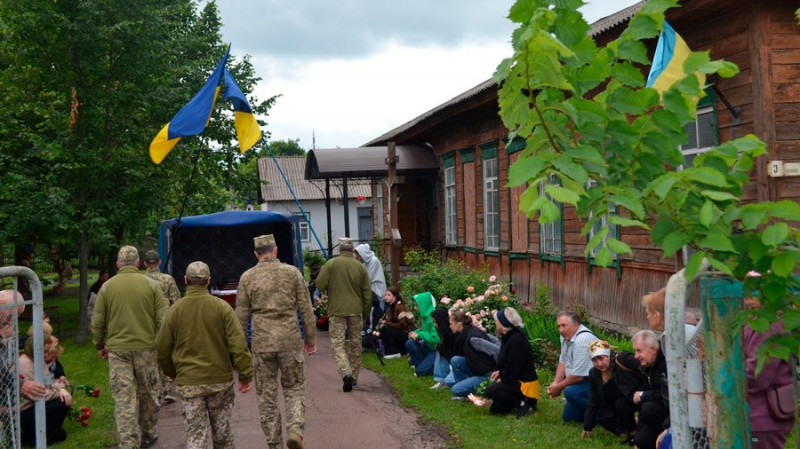 На Чернігівщині попрощалися з трьома захисниками України — Сергієм Ільїним, Максимом Бондаренком та Олександром Гулаком
