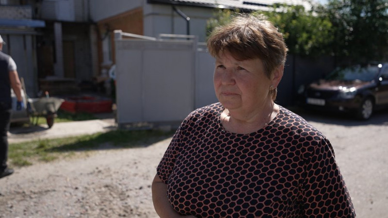 У Чернігові волонтери допомагають відновити будинок, пошкоджений через атаку російських "шахедів" 3 червня
