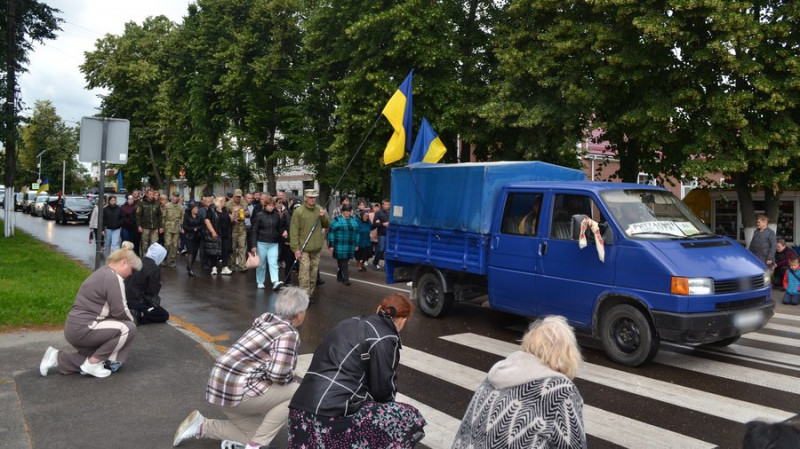 На Чернігівщині попрощалися з двома захисниками: Сергієм Орленком та Андрієм Підлипським