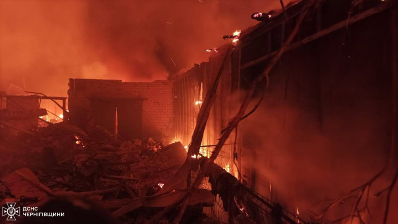 Під час атаки по Прилуках разом зі своєю матір'ю та сином загинула патрульна поліцейська Дарина Шигида