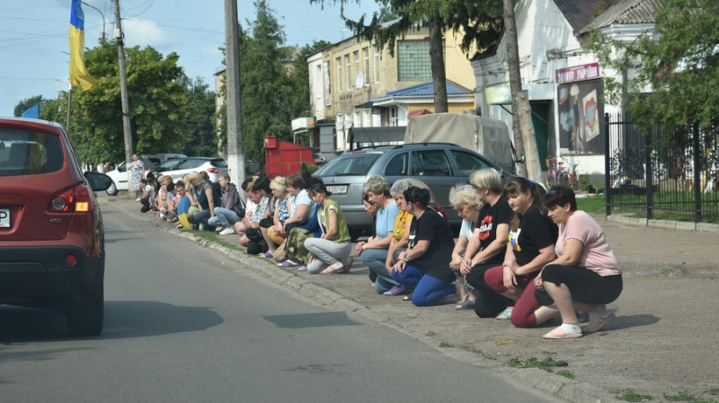 Отримав тяжке поранення, переніс 24 операції, а помер під час реабілітації: на Чернігівщині попрощалися з Іваном Пухою