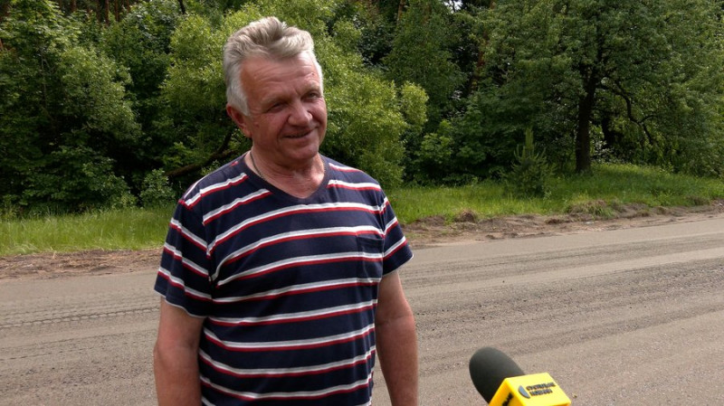 "Три роки громада писала звернення": у селі на Чернігівщині ремонтують дорогу, яку зруйнувала техніка росіян у 2022 році
