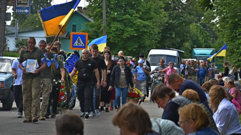 На Чернігівщині поховали двох захисників: Віталія Єременка та Володимира Пустовойта