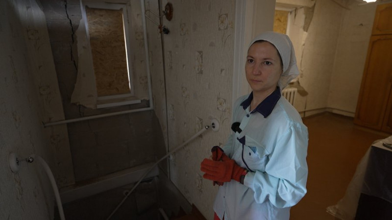 У Чернігові волонтери допомагають відновити будинок, пошкоджений через атаку російських "шахедів" 3 червня