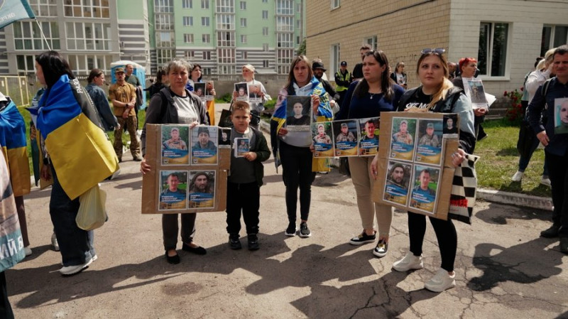 Троє безвісти зниклих в одній родині: як шукають їх рідні з Чернігова, які ходять на обміни, аби дізнатися бодай щось