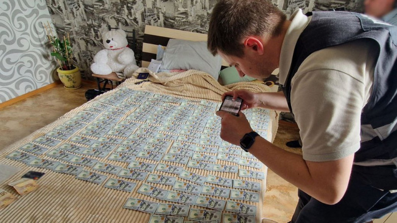 8 000 доларів за непридатність до військової служби на ВЛК: правоохоронці затримали угруповання підозрюваних